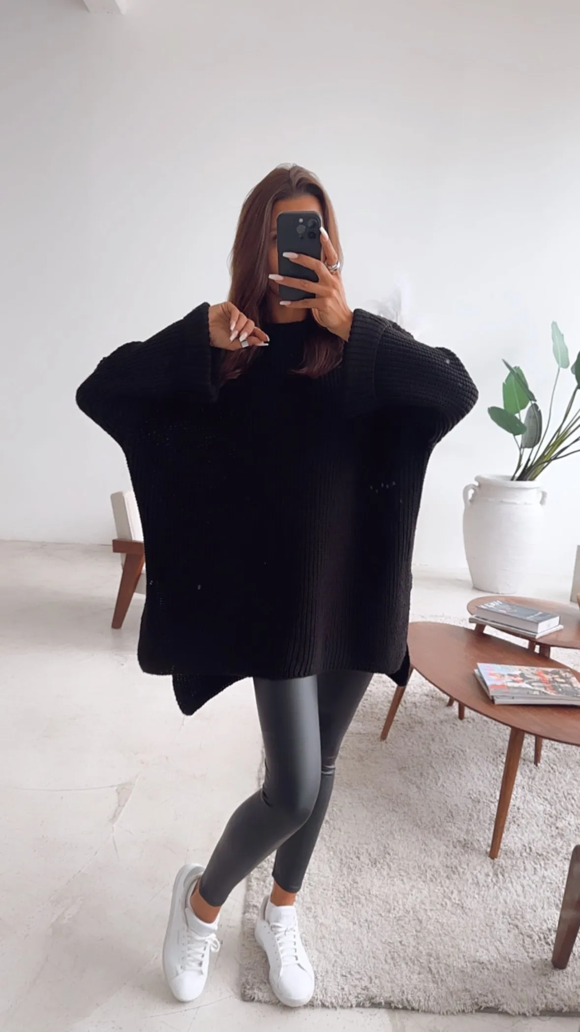 Stehkragen oversize Pullover mit Schlitz / schwarz Art. 3534